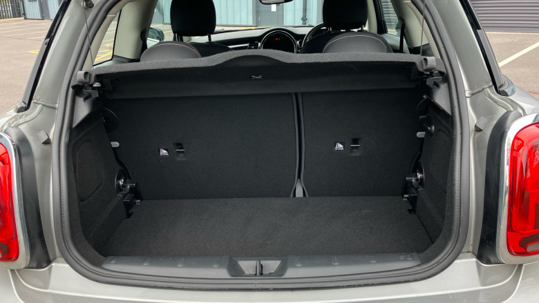 MINI Hatchback 1.5 Cooper Classic Premium 3dr Auto Petrol Hatchback